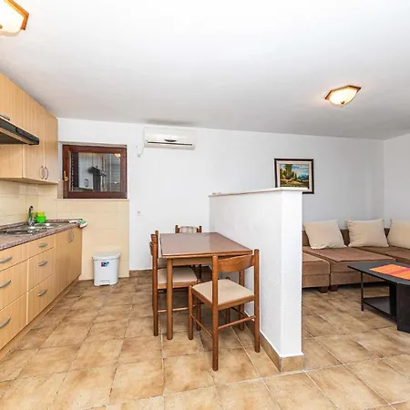 Apartment Cozy In Mastrinka With Wifi Trogir
